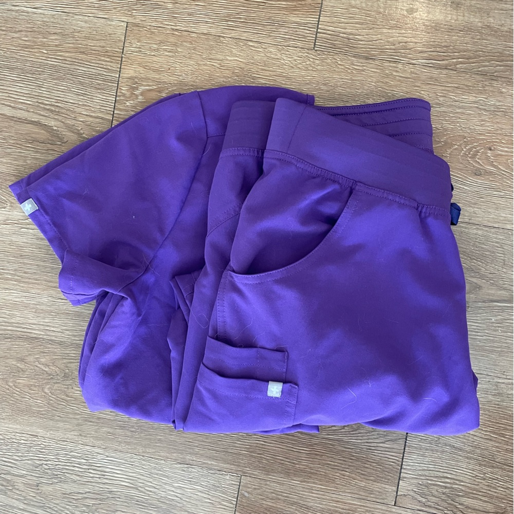 Figs ultraviolet scrub set. Like-new!